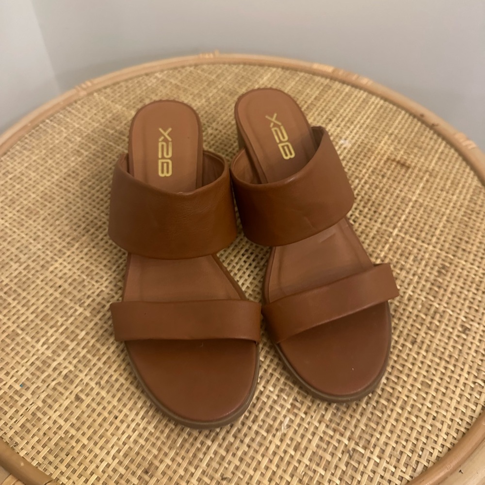 X2B Brown Leather Sandals 8.5